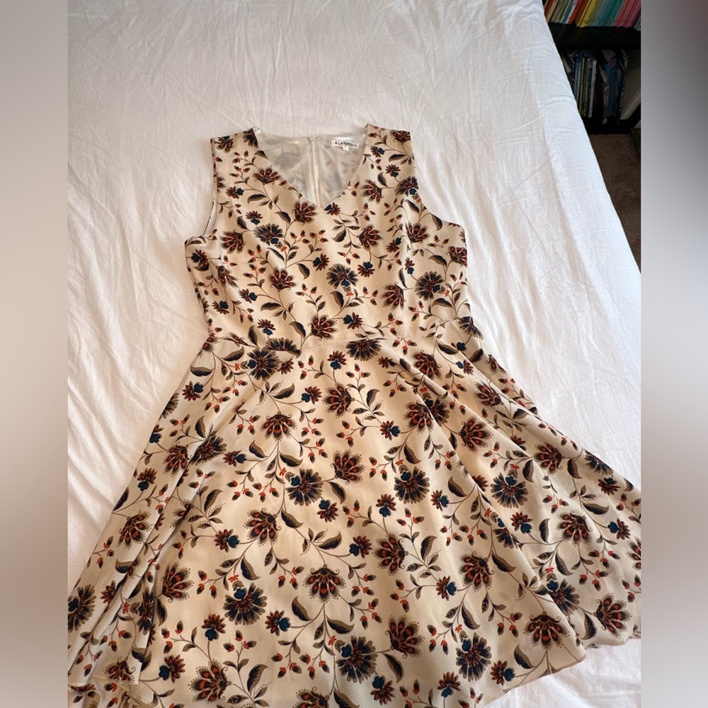 White Sleeveless Dress with Floral Print by LA Soul